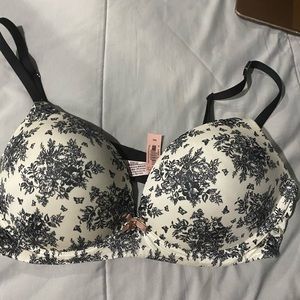 NWOT Victoria’s Secret black/white bra 38C